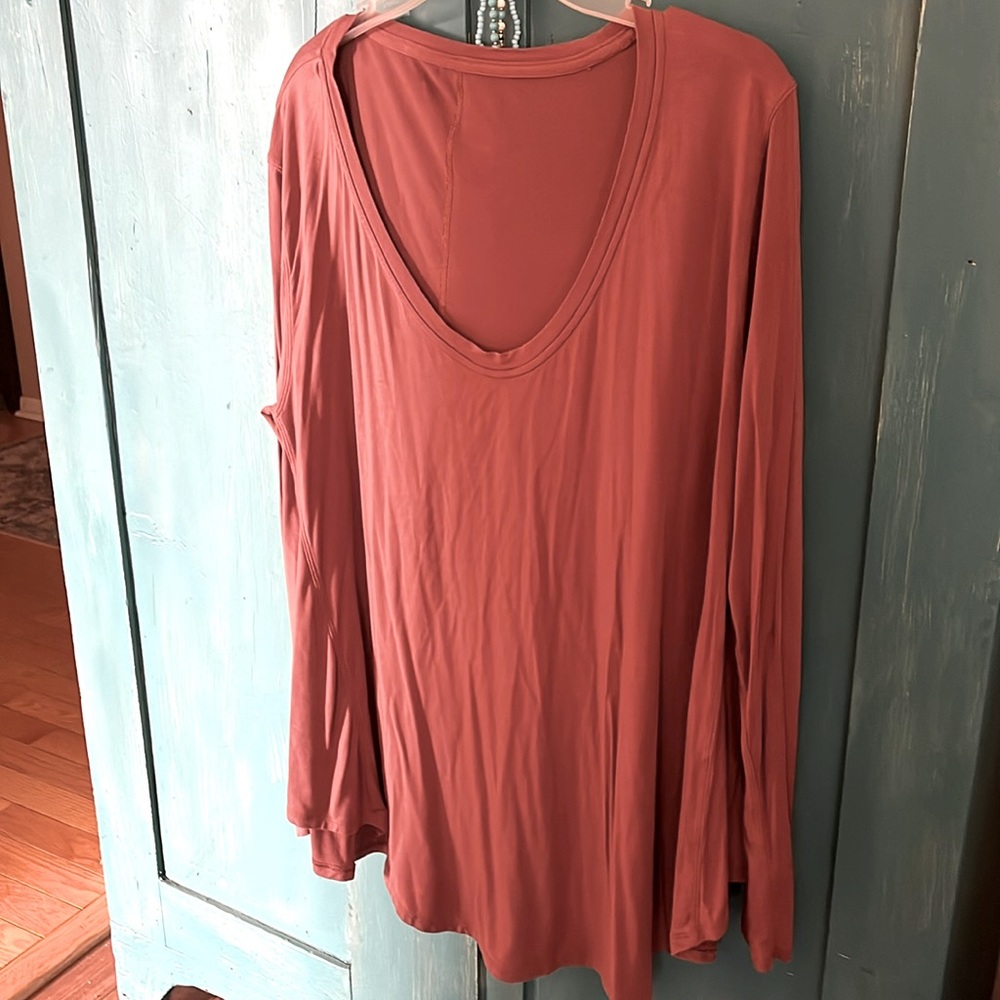 Lululemon top. Size XL